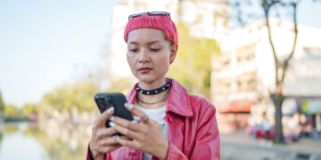 Young Workers Hit Hardest As Career Confidence Falls Below Pandemic Levels